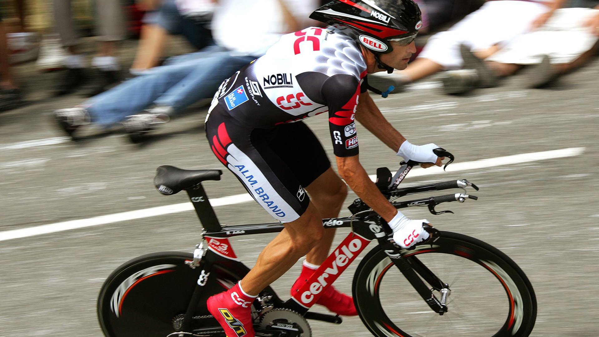 转会市场风云再起,豪门争抢新星,天价合约重塑足坛格局